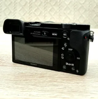 CÁMARA DIGITAL PROFESIONAL SONY ALPHA 6000L.