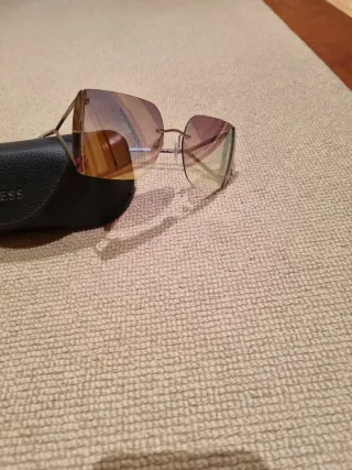 Gafas de sol Guess plateadas multicolor. ORIGINAL