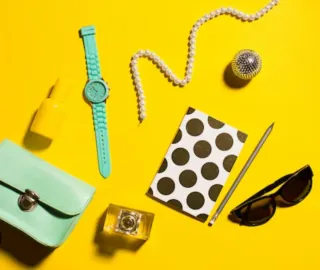 PULSERAS, PENDIENTES, BOLSOS Y MÁS COMPLEMENTOS