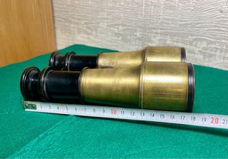 Prismáticos militares latón antiguos. Binoculares