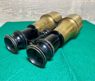 Prismáticos militares latón antiguos. Binoculares