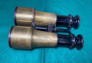 Prismáticos militares latón antiguos. Binoculares