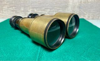 Prismáticos militares latón antiguos. Binoculares