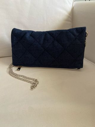 Bolso de tela vaquera con cadena