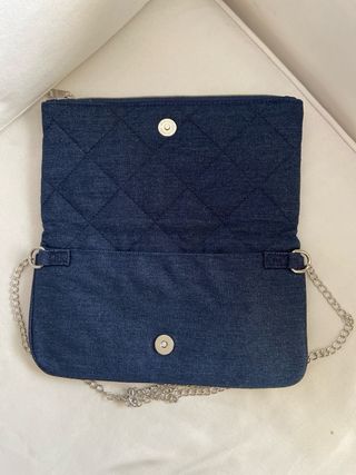Bolso de tela vaquera con cadena