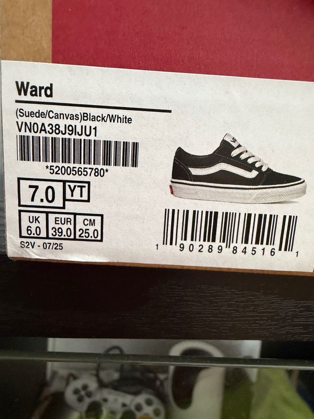 Zapatillas Vans Negras y Blancas WARD