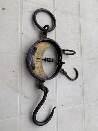 Antica bilancia in ferro e ottone