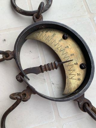 Antica bilancia in ferro e ottone