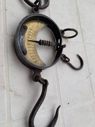 Antica bilancia in ferro e ottone