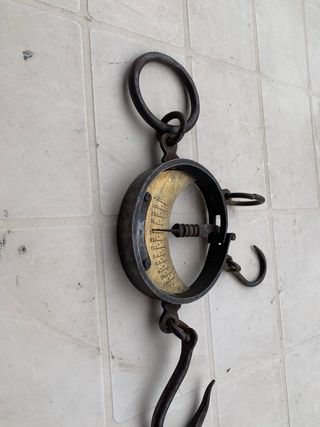 Antica bilancia in ferro e ottone