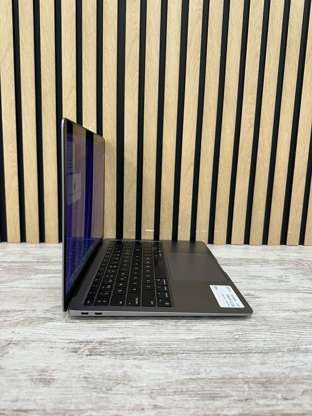 MacBook Air 13" 2020 M1 8gb 256gb SSD