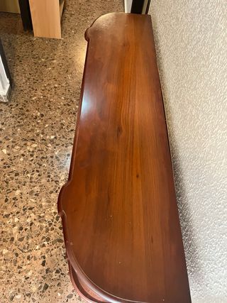 Mueble recibidor clásico.