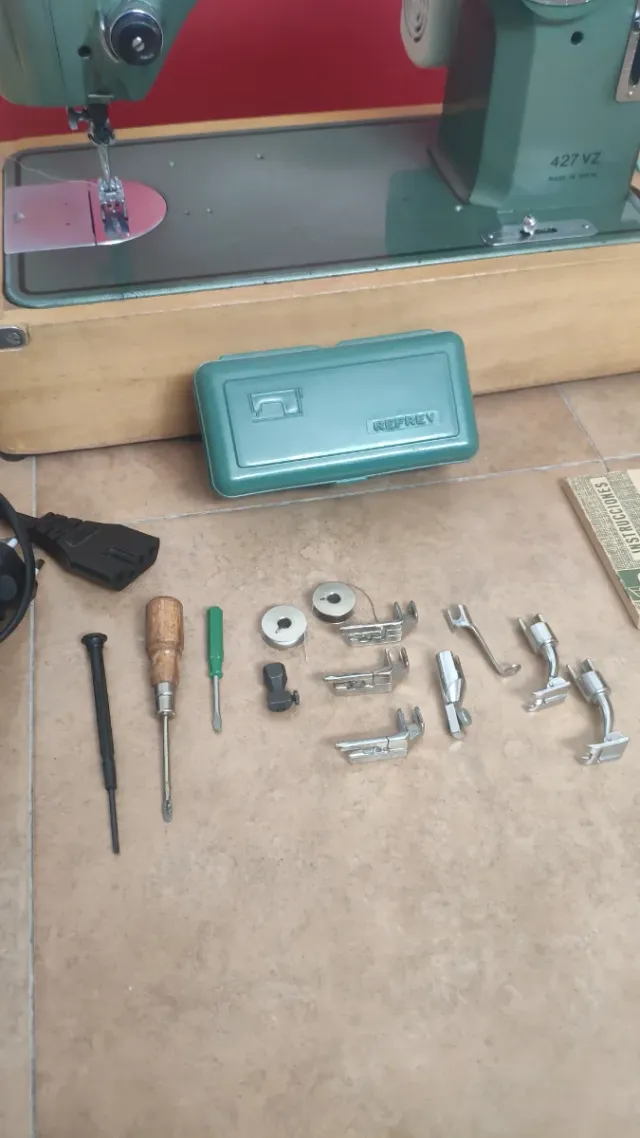 Máquina de coser Refrey 427 VZ