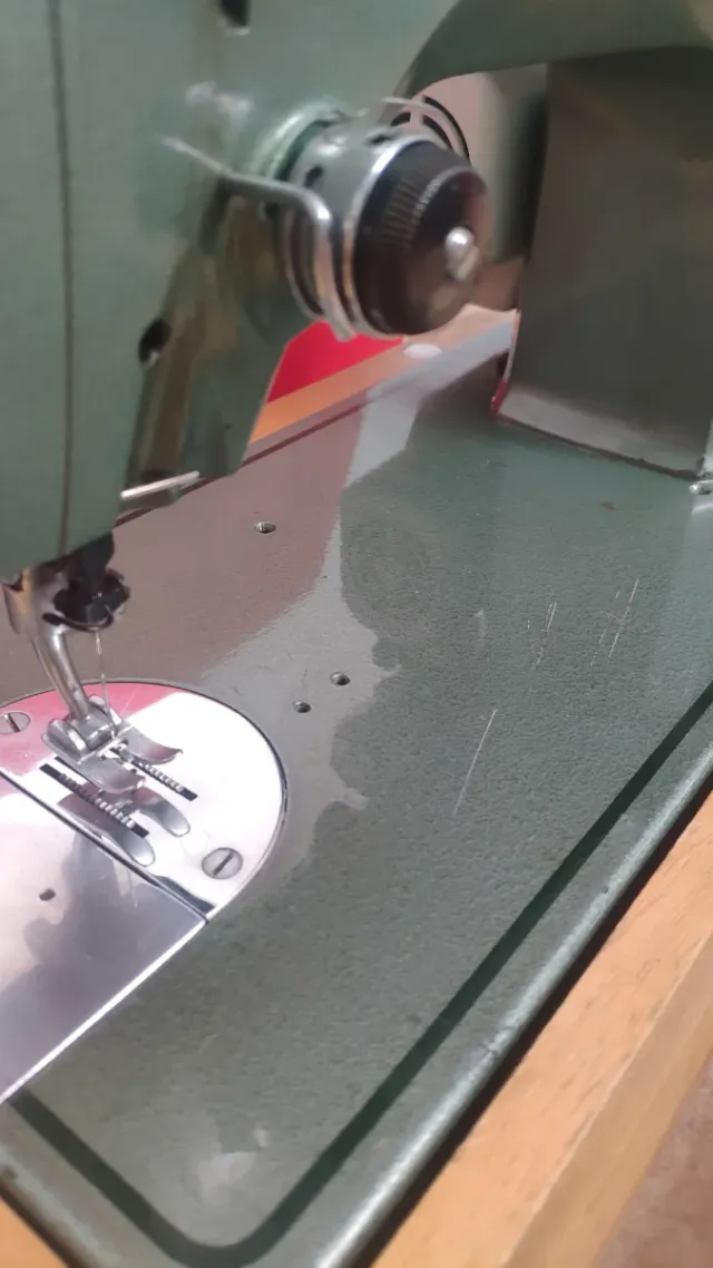 Máquina de coser Refrey 427 VZ