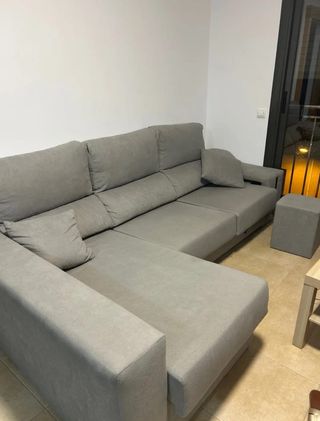 Divano modulare grigio in tessuto