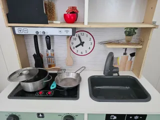 Cocina infantil de madera con accesorios