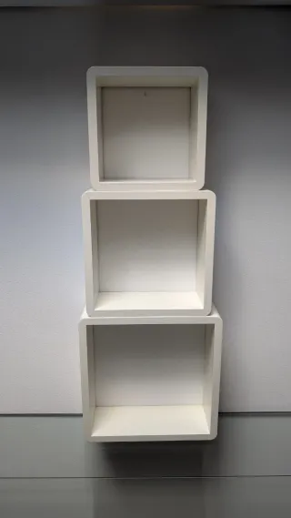 Estanterías modulares blancas de madera