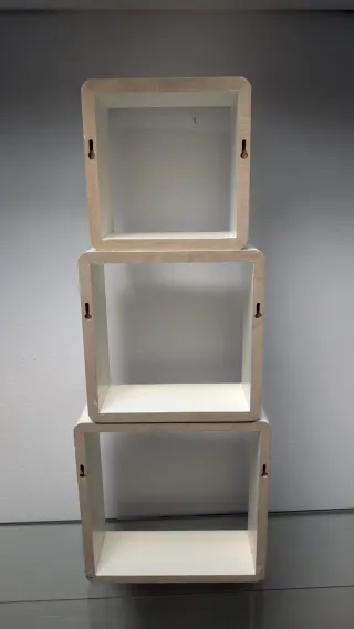 Estanterías modulares blancas de madera