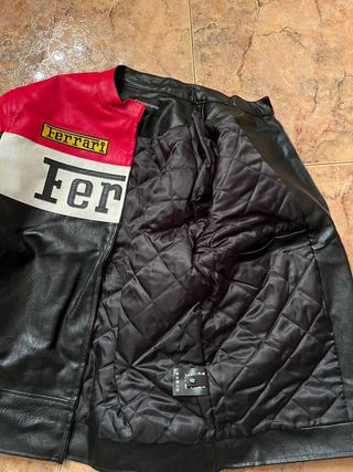 Chaqueta Ferrari F1 Vintage Roja Blanca Negra Y2K