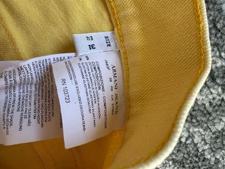 Pantalones cortos Armani Jeans amarillos