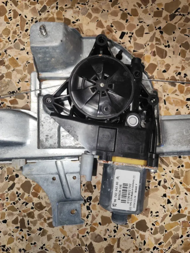 Elevalunas Delantero Derecho Peugeot/ Citroen