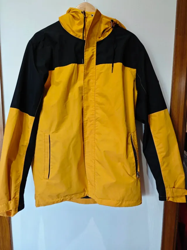 Chaqueta Cortavientos Hombre Amarillo y Negro