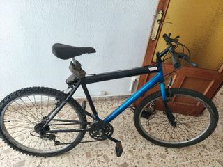 Bicicleta Montaña Azul y Negra