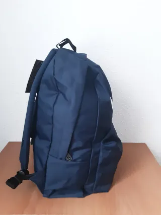 Mochila Vans azul, no hago envios y no negocio.