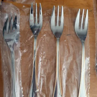 Cubertería Artel 12 comensales sin estrenar