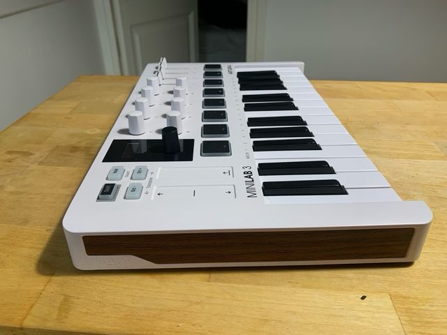 Controlador MIDI Arturia MiniLab 3