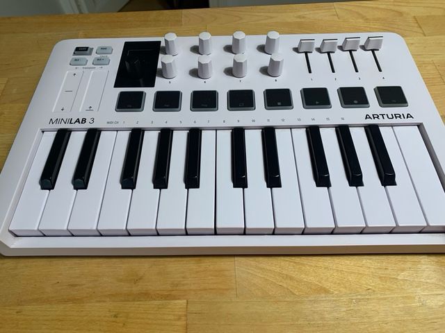 Controlador MIDI Arturia MiniLab 3