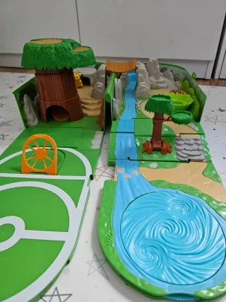 Mochila y batalla pokemon con figurita incluidas