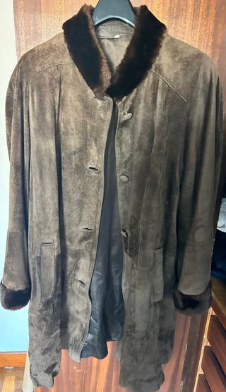 Abrigo de piel marrón