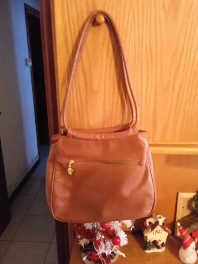 Bolso de piel marrón 3.50 cada uno