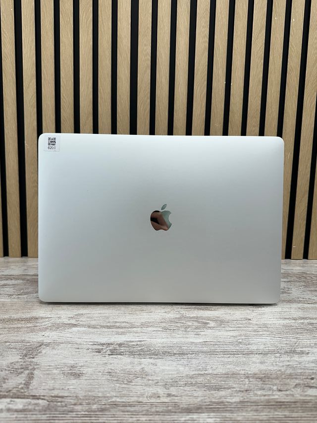 MacBook Pro 15" 2019 i7 16gb 500gb SSD
