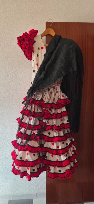 Traje de flamenca volantes lunares