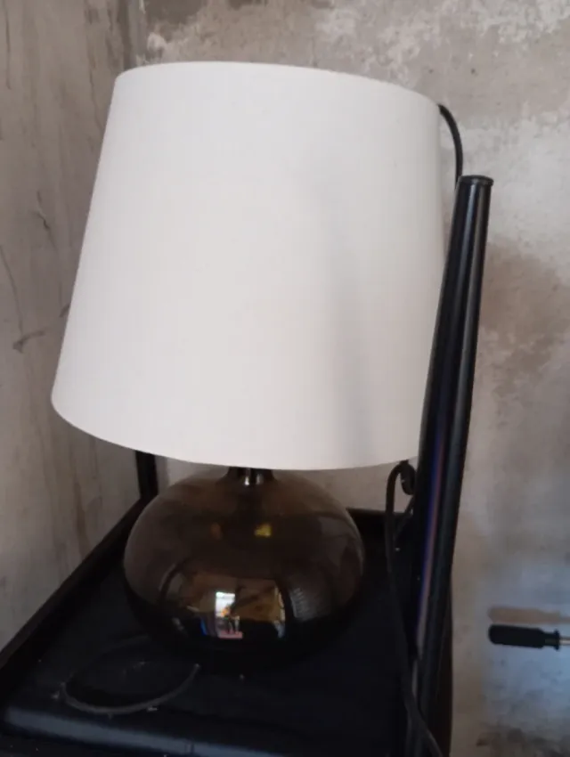 Lámpara de mesa moderna