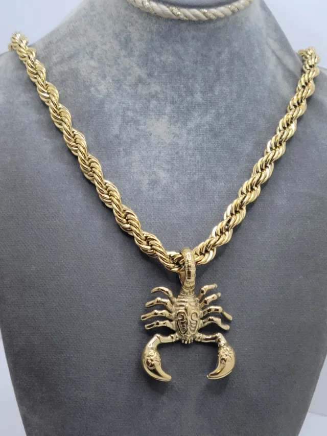 Collar Escorpión Dorado