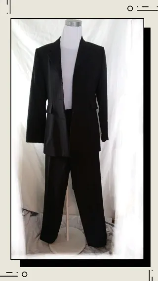 Traje de rayas negro mujer