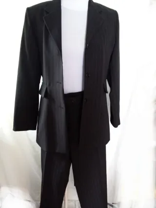 Traje de rayas negro mujer