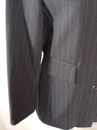 Traje de rayas negro mujer