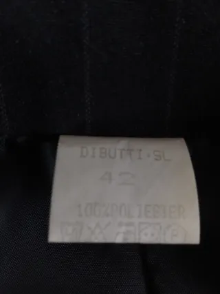 Traje de rayas negro mujer