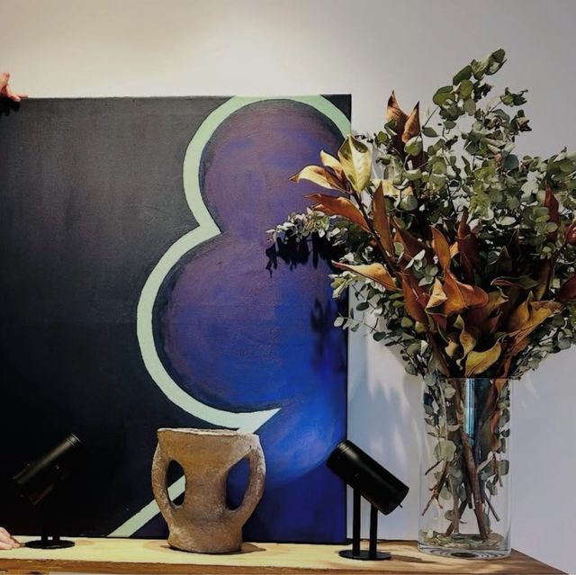 Cuadro abstracto negro y morado