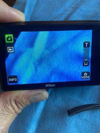 Fotocamera Nikon Coolpix Vintage con caricatore