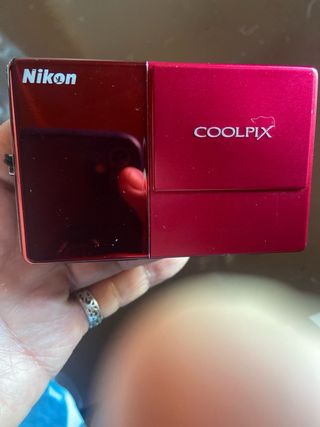 Fotocamera Nikon Coolpix Vintage con caricatore