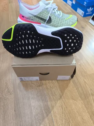 Nike Zoom Invincible Run FK 3 Verde/Blanco