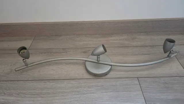 Lámpara de techo metálica plateada