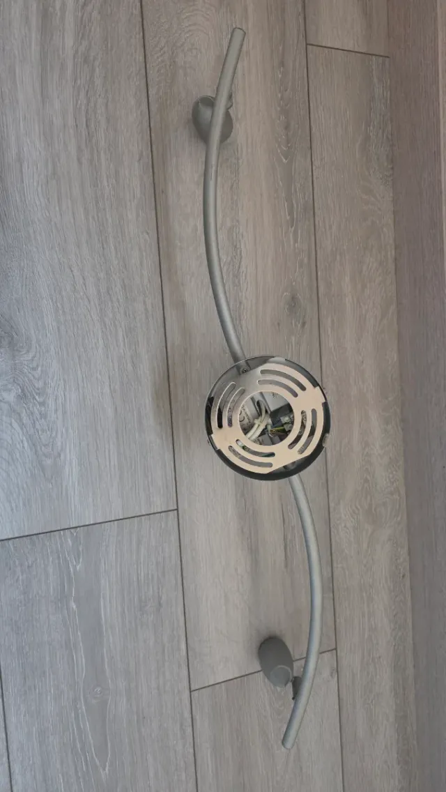 Lámpara de techo metálica plateada