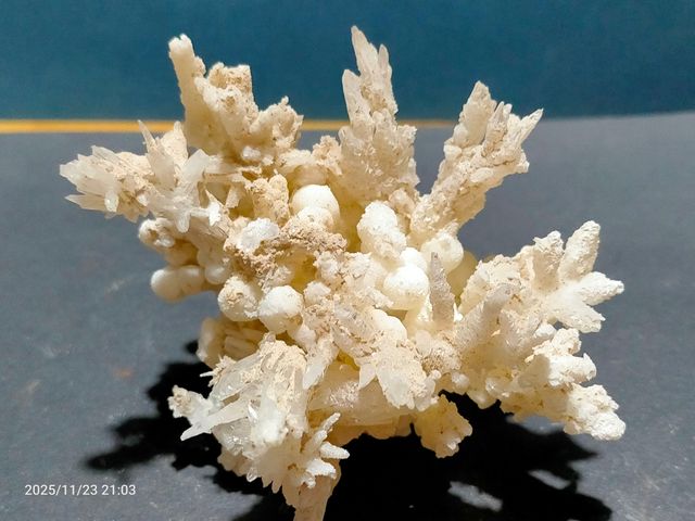Splendido esemplare di Aragonite coralloide di Macael, Almeria