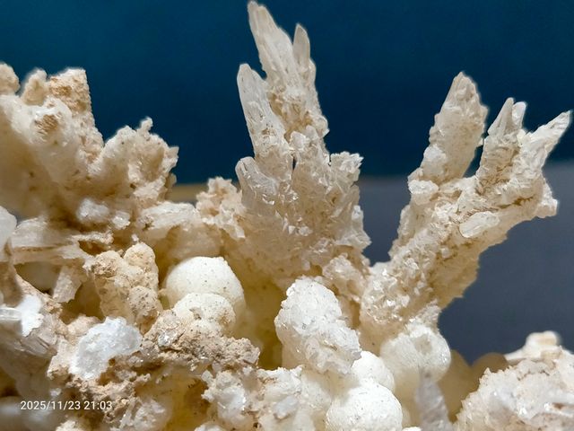 Splendido esemplare di Aragonite coralloide di Macael, Almeria